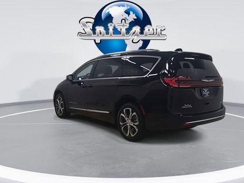 New 2026 Chrysler Pacifica Pinnacle image 2
