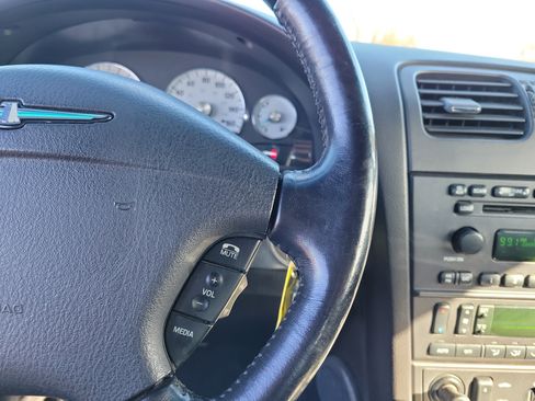 Used 2004 Ford Thunderbird Deluxe image 19