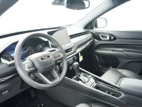 New 2026 Jeep Compass Latitude AWD/4WD image 28