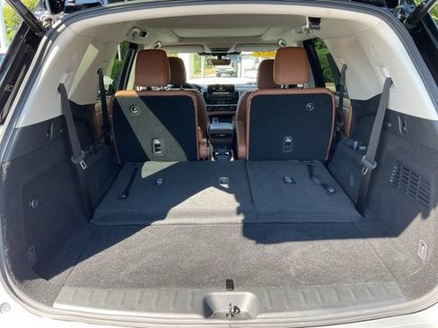 Used 2025 Nissan Pathfinder Platinum AWD/4WD image 11