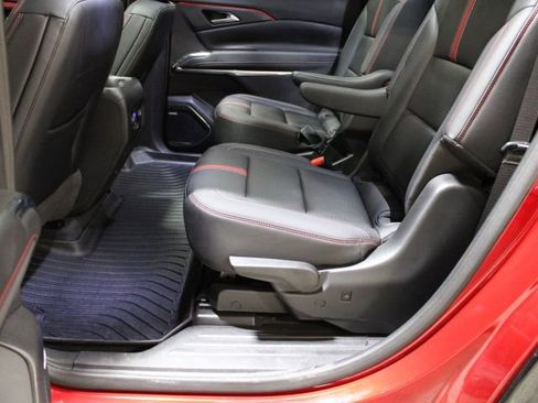 Used 2024 Chevrolet Traverse RS image 58