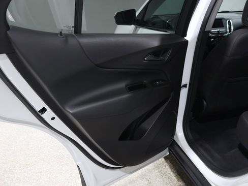 Used 2020 Chevrolet Equinox LT image 18