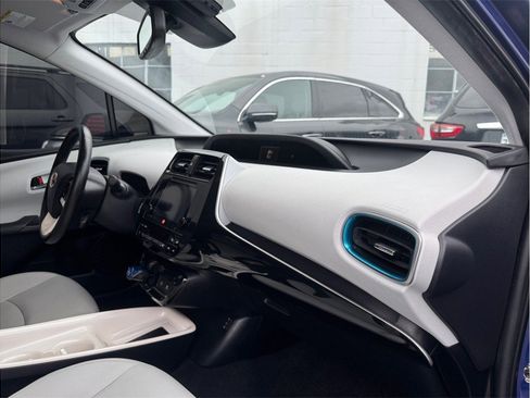 Used 2016 Toyota Prius Four w/ Advanced Technology Package image 21