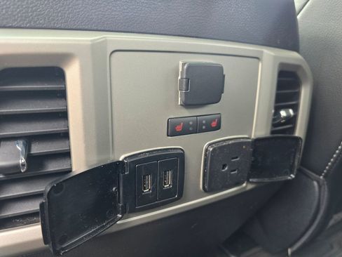 Used 2018 Ford F150 Lariat w/ Equipment Group 502A Luxury image 13