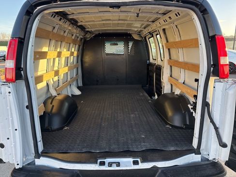 Used 2024 Chevrolet Express 2500 w/ Driver Convenience Package image 8