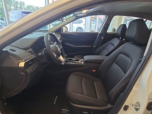 New 2026 Nissan Altima 2.5 SV FWD image 9