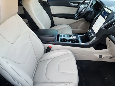 Used 2022 Ford Edge Titanium image 14