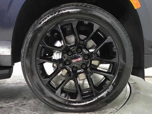 Used 2023 GMC Yukon Denali w/ Advanced Technology Package image 12