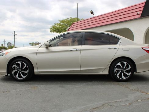 Used 2016 Honda Accord EX image 41