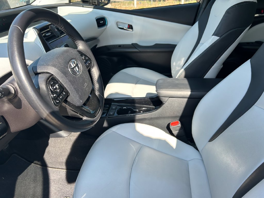 Used 2020 Toyota Prius XLE FWD image 11