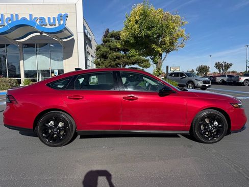 Used 2025 Honda Accord SE image 7