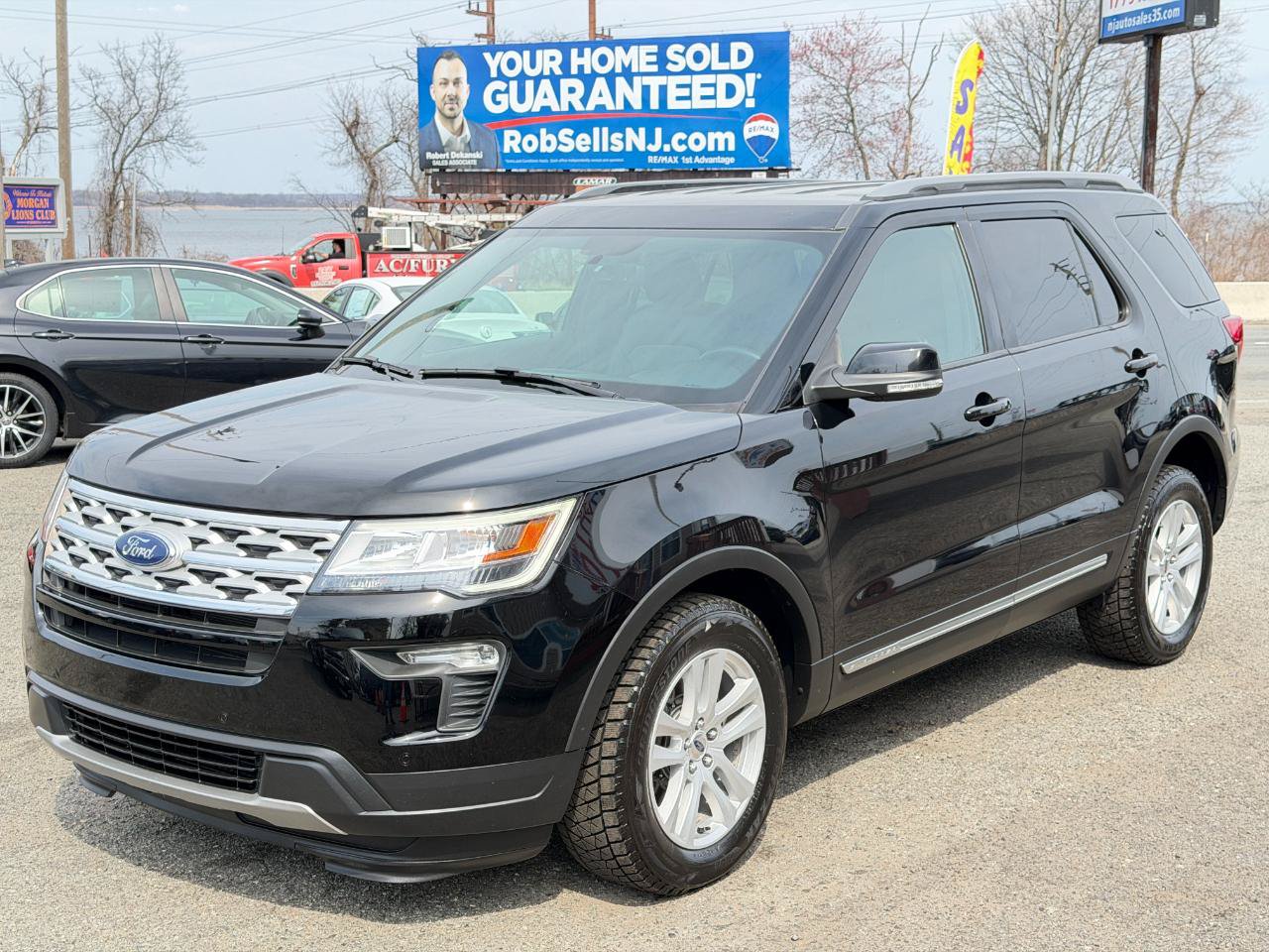 Used 2018 Ford Explorer XLT w/ Equipment Group 202A AWD/4WD image 8