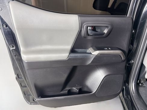 Used 2021 Toyota Tacoma TRD Sport image 25