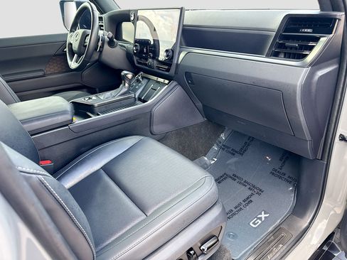 Used 2024 Lexus GX 550 w/ Accessory Package (Z1) AWD/4WD image 14