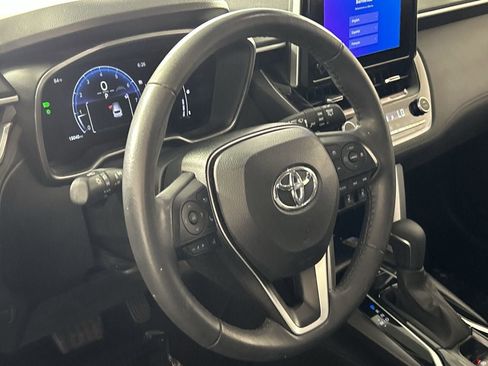 Used 2023 Toyota Corolla Cross XLE w/ Convenience Package FWD image 15