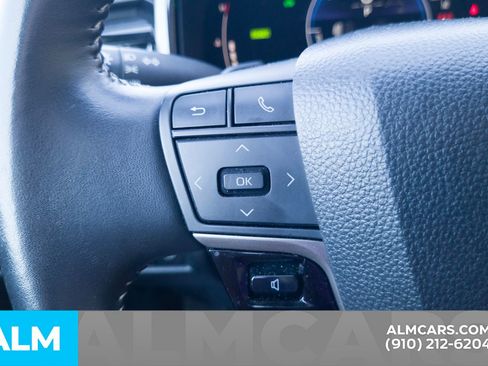 Used 2025 Toyota Camry SE image 29