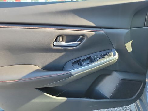 Certified 2025 Nissan Sentra SR FWD image 15