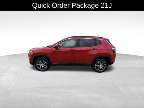 Used 2018 Jeep Compass Latitude w/ Safe & Security Group AWD/4WD image 4