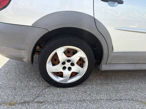 Used 2007 Pontiac Vibe w/ Sun And Sound Package FWD image 30