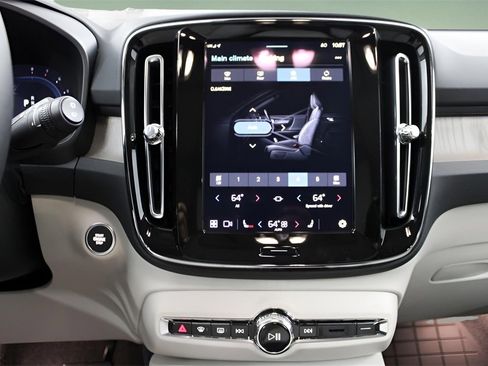 Certified 2025 Volvo XC40 B5 Plus w/ Protection Package Premier image 29