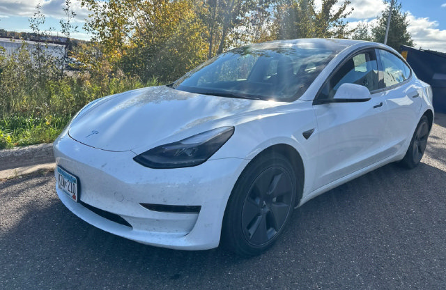 Used 2023 Tesla Model 3 Standard Range RWD image 1