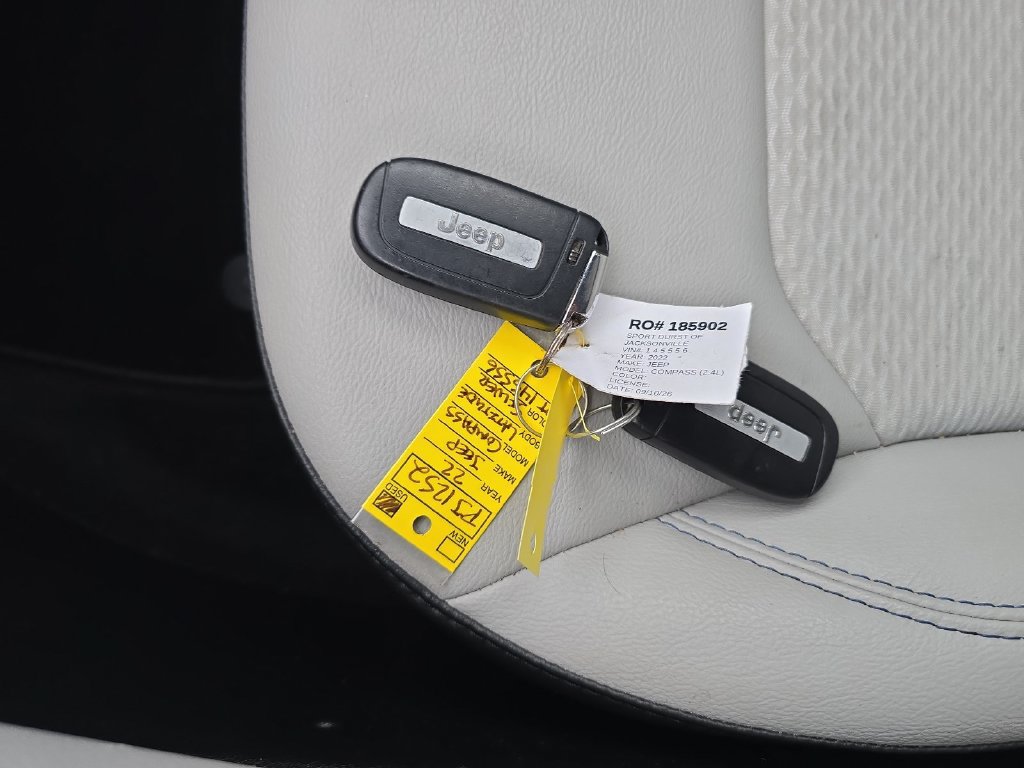 Used 2022 Jeep Compass Latitude FWD image 36
