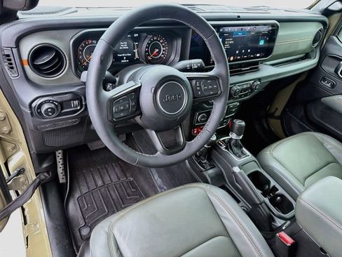 Used 2025 Jeep Gladiator Mojave AWD/4WD image 10
