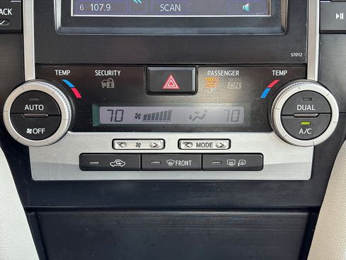 Used 2012 Toyota Camry XLE FWD image 22