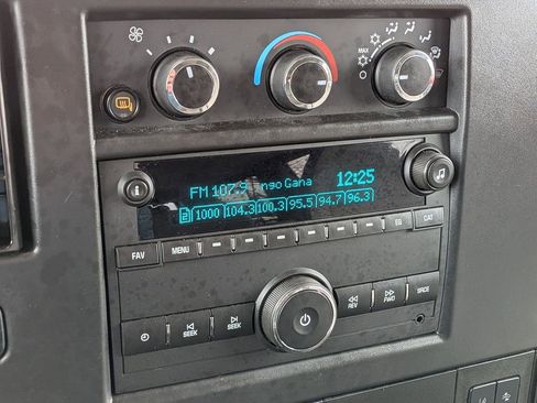 Used 2025 Chevrolet Express 3500 LT w/ LT Preferred Equipment Group RWD image 14