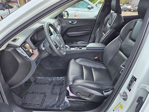 Certified 2023 Volvo XC60 T8 Ultimate w/ Climate Package AWD/4WD image 10