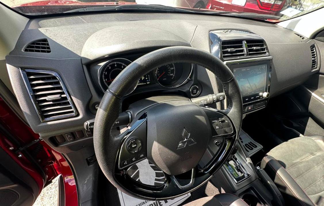 Used 2025 Mitsubishi Outlander Sport LE AWD/4WD image 8