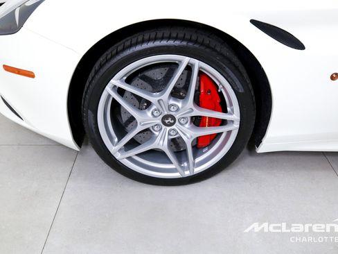 Used 2017 Ferrari California T image 29