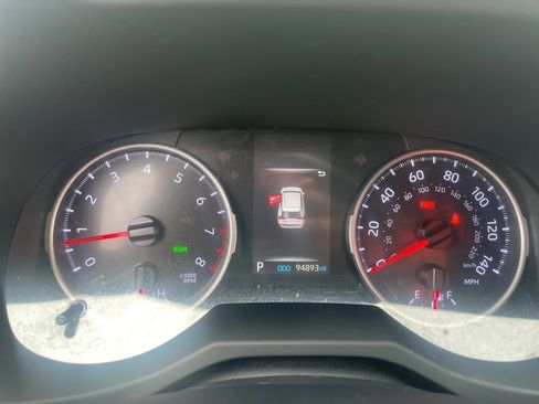 Used 2019 Toyota RAV4 XLE image 30