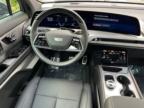 New 2026 Cadillac Vistiq Sport image 18