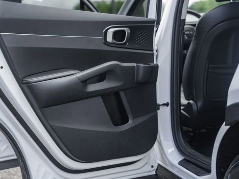 Used 2024 Kia Sorento S image 33