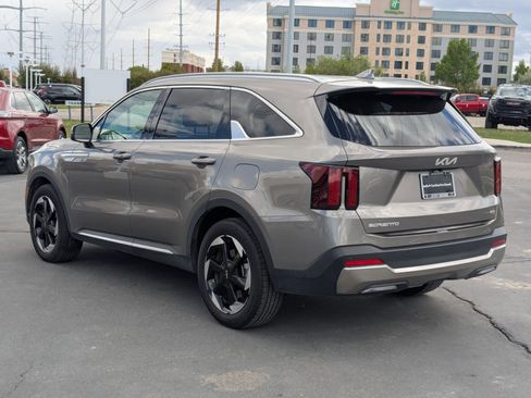 Used 2025 Kia Sorento EX AWD/4WD image 3