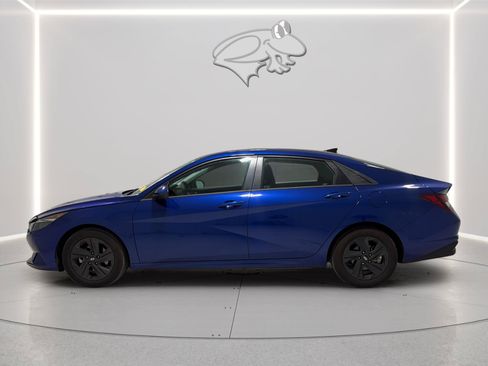 Used 2023 Hyundai Elantra SEL FWD image 2