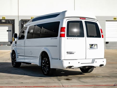 Used 2023 Chevrolet Express 2500 image 9