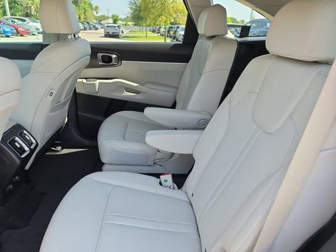 Certified 2023 Kia Sorento EX w/ Panoramic Sunroof Package FWD image 12