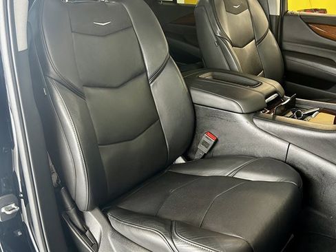 Used 2018 Cadillac Escalade 2WD image 16