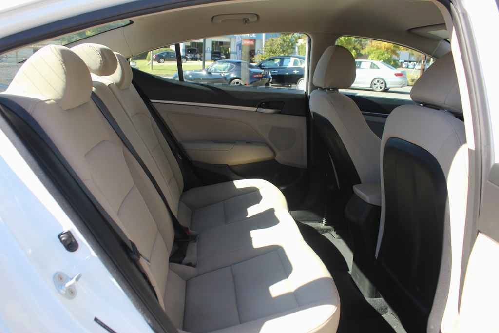 Used 2018 Hyundai Elantra SE FWD image 24