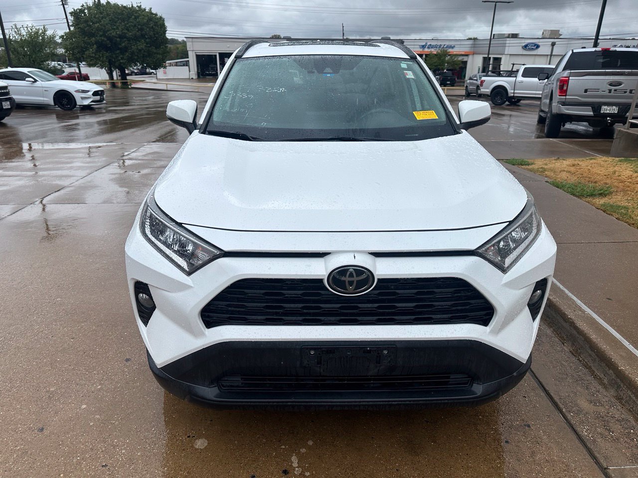 Used 2020 Toyota RAV4 XLE Premium FWD image 2