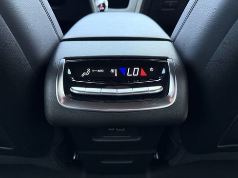 Used 2024 Cadillac XT6 Luxury FWD image 23
