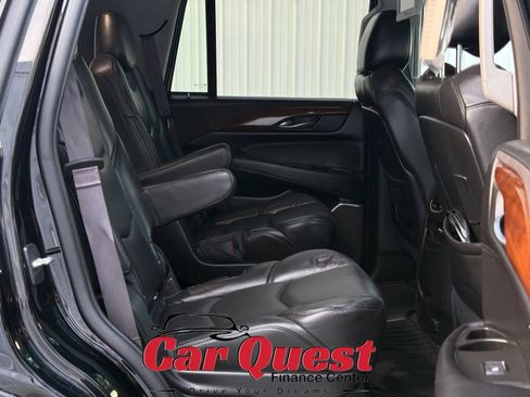 Used 2016 Cadillac Escalade Luxury AWD/4WD image 21