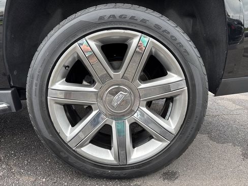 Used 2020 Cadillac Escalade Premium Luxury image 15