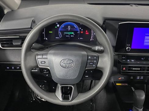 Used 2025 Toyota Camry LE FWD image 18