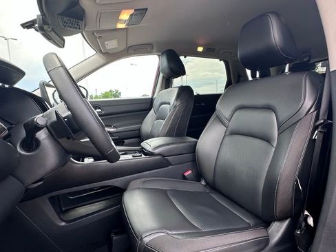 Used 2024 Nissan Pathfinder SL AWD/4WD image 19
