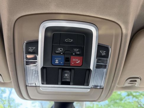 Used 2019 RAM 1500 Laramie AWD/4WD image 30