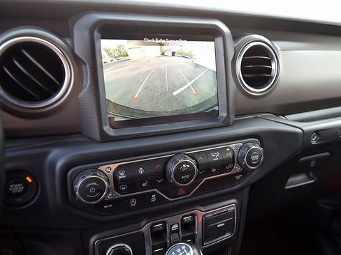 Used 2018 Jeep Wrangler Unlimited Rubicon w/ Dual Top Group image 18