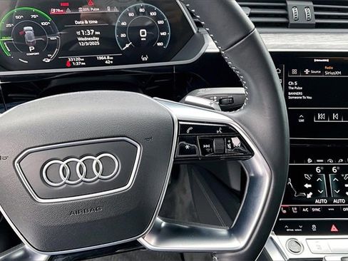 Used 2021 Audi e-tron Premium Plus w/ Premium Plus Package image 18